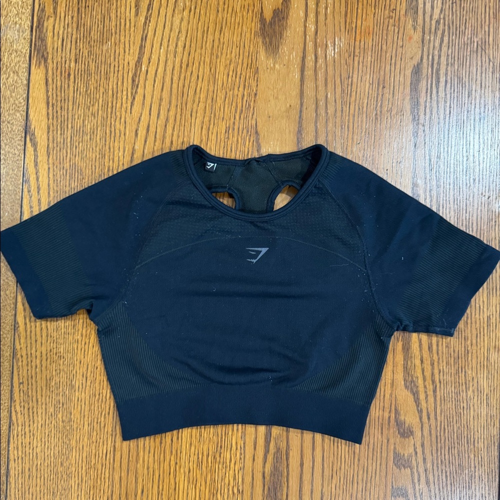 Gym shark cropped top